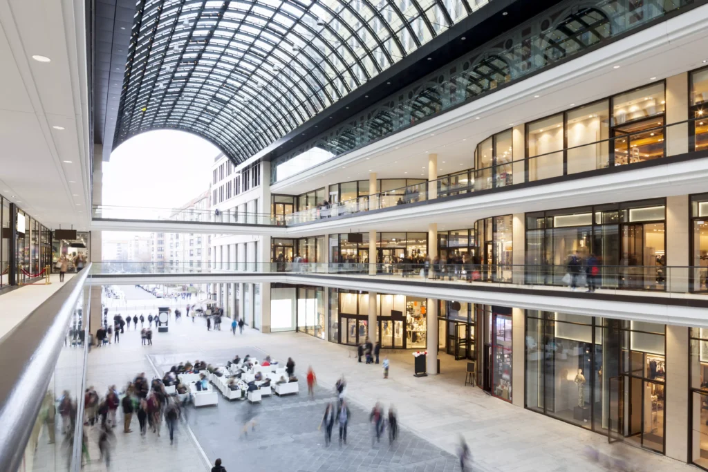 Gepflegtes Geschäftshaus mit Glasfront