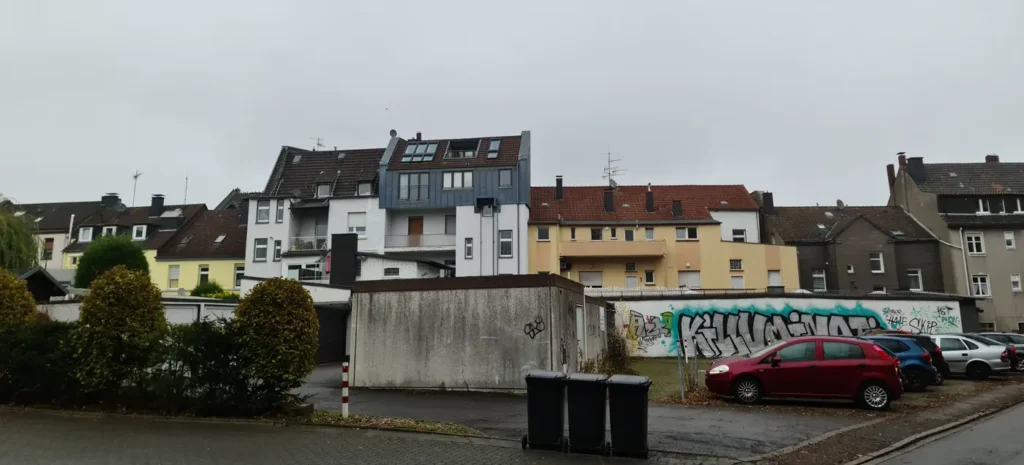 Schwerte, moderne Sparkassen-Gebäude in der Innenstadt